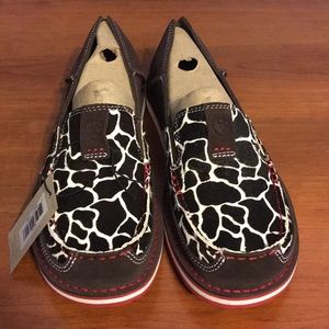 ariat cruiser giraffe